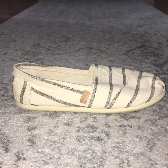 Madden Girl Slip Ons - Picture 3 of 6